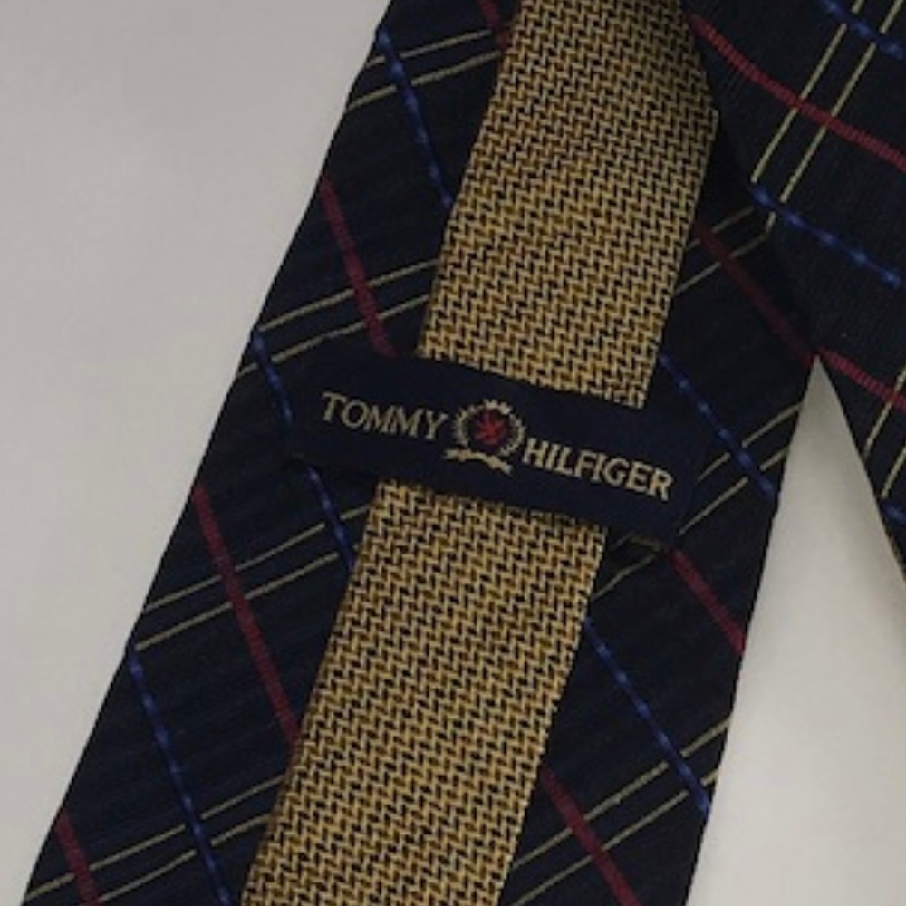 Tommy Hilfiger Black and Red Necktie 100% Silk - Picture 3 of 8